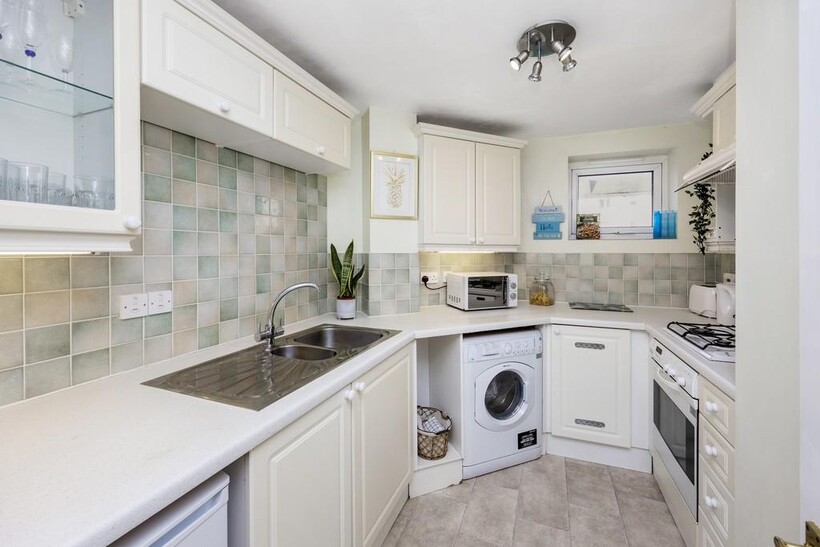 Neptune Court, Brighton Marina Village 2 bed apartment to rent - £3,683 pcm (£850 pw)
