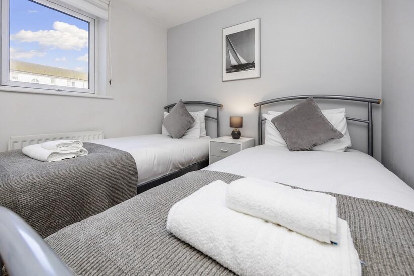 Neptune Court, Brighton Marina Village 2 bed apartment to rent - £3,683 pcm (£850 pw)
