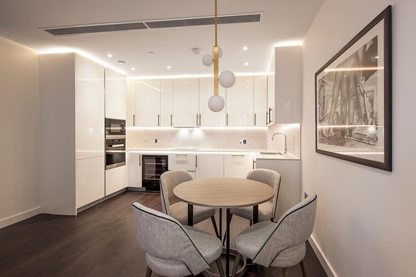 Charles Clowes Walk, London, SW11 3 bed apartment to rent - £6,872 pcm (£1,586 pw)