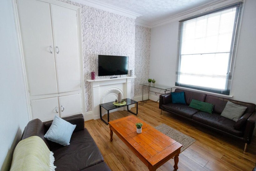 146 Mansfield Road, Nottingham, NG1 3HW 7 bed house to rent - £4,247 pcm (£980 pw)