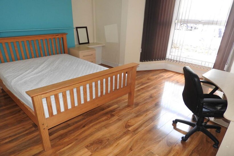 King Edwards Road, Brynmill, Swansea 6 bed house to rent - £1,830 pcm (£422 pw)