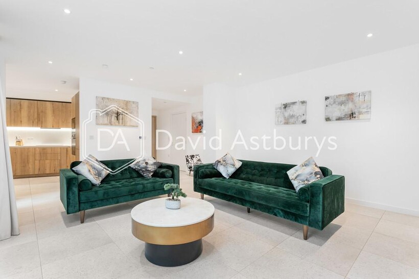 Cendal Crescent, Whitechapel, London 3 bed ground floor flat to rent - £7,000 pcm (£1,615 pw)