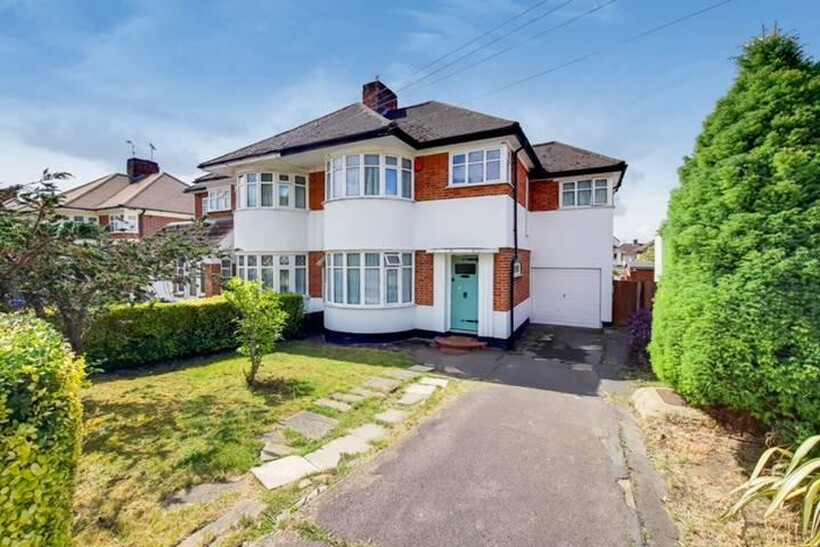 Vernon Drive, Stanmore HA7 5 bed house to rent - £3,500 pcm (£808 pw)