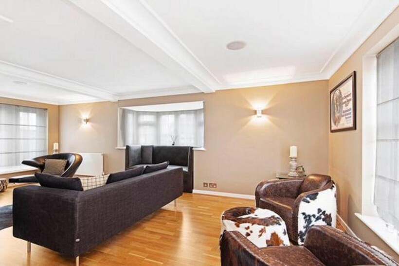 Church Road, London, SW19 3 bed semi-detached house to rent - £13,000 pcm (£3,000 pw)