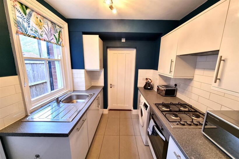 Pound Lane, Canterbury 2 bed end of terrace house to rent - £3,250 pcm (£750 pw)