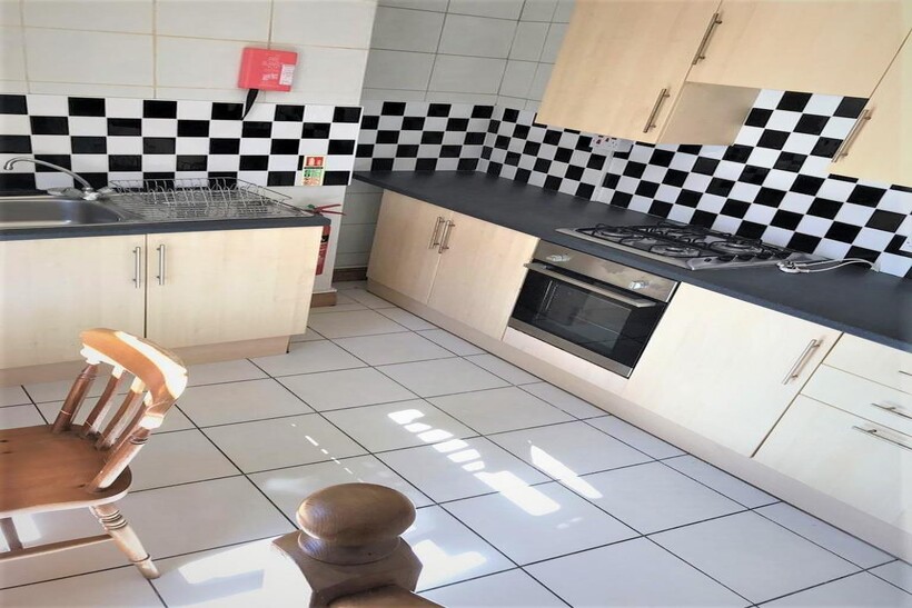 St Helens Avenue, Brynmill, Swansea 8 bed house to rent - £2,600 pcm (£600 pw)