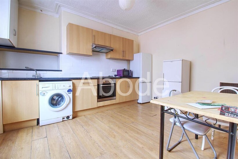 Harold Avenue, Hyde Park, Leeds 4 bed house to rent - £1,595 pcm (£368 pw)