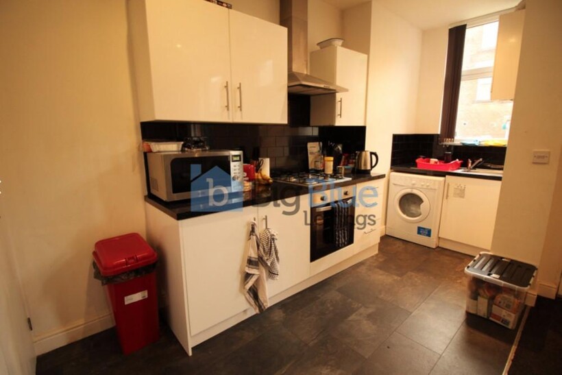 17 Royal Park Terrace, Hyde Park... 3 bed terraced house to rent - £1,690 pcm (£390 pw)