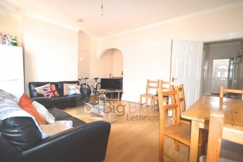 1 Hanover Square, Hyde Park, Leeds LS3 5 bed terraced house to rent - £2,275 pcm (£525 pw)