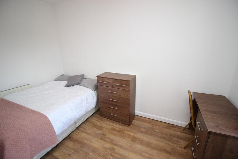 55a Brudenell Grove, Hyde Park, Leeds... 3 bed flat to rent - £1,560 pcm (£360 pw)