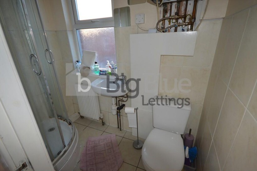 55a Brudenell Grove, Hyde Park, Leeds... 3 bed flat to rent - £1,560 pcm (£360 pw)