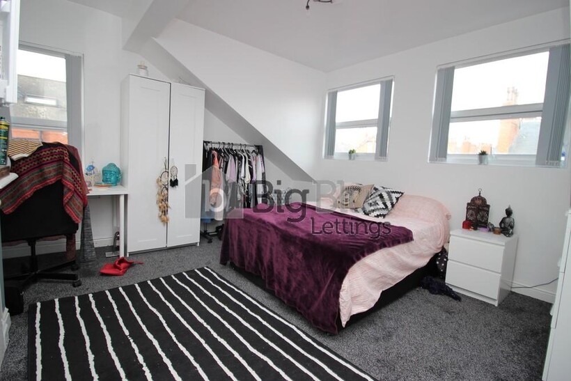 John Street, Hyde Park, Leeds LS6 5 bed terraced house to rent - £2,600 pcm (£600 pw)