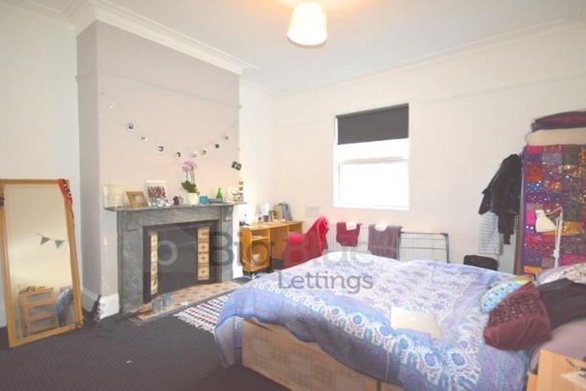 20 Hyde Park Terrace, Hyde Park... 8 bed terraced house to rent - £4,507 pcm (£1,040 pw)