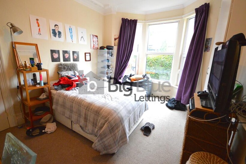5 Delph Mount, Hyde Park, Leeds LS6 5 bed property to rent - £2,730 pcm (£630 pw)
