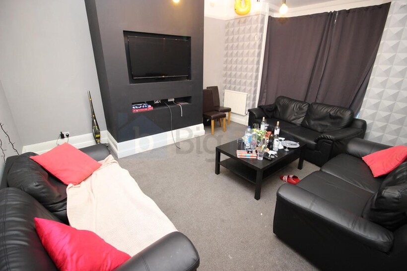 15 Brudenell Road, Hyde Park, Leeds LS6 11 bed terraced house to rent - £6,197 pcm (£1,430 pw)