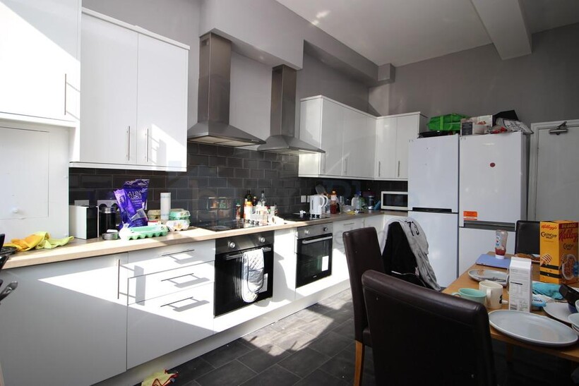 15 Brudenell Road, Hyde Park, Leeds LS6 11 bed terraced house to rent - £6,197 pcm (£1,430 pw)