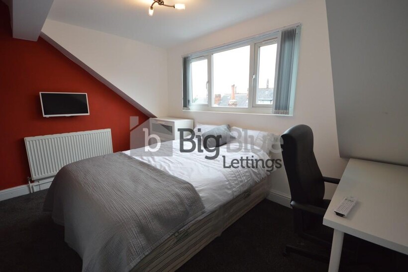 26 Manor Drive, Hyde Park, Leeds LS6 4 bed terraced house to rent - £1,993 pcm (£460 pw)
