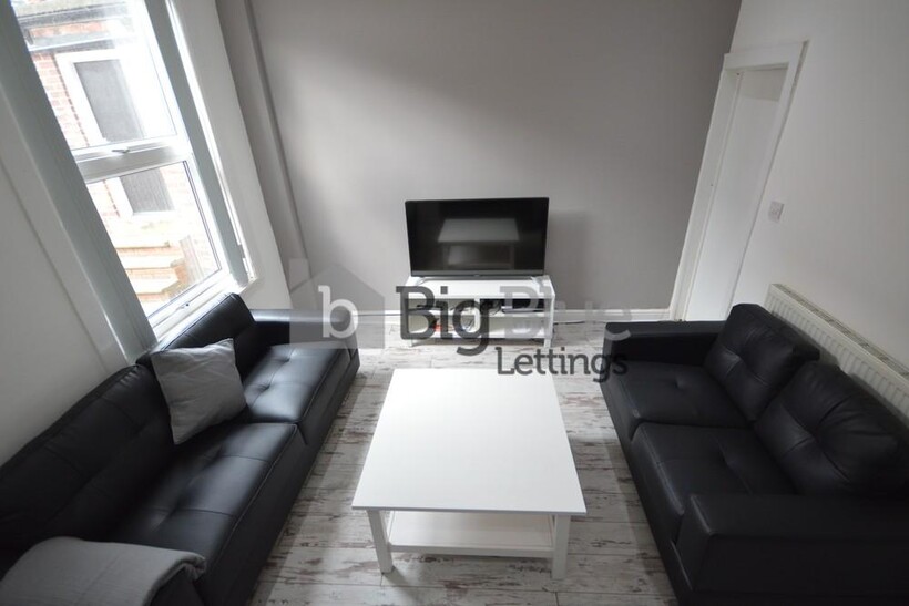 26 Manor Drive, Hyde Park, Leeds LS6 4 bed terraced house to rent - £1,993 pcm (£460 pw)