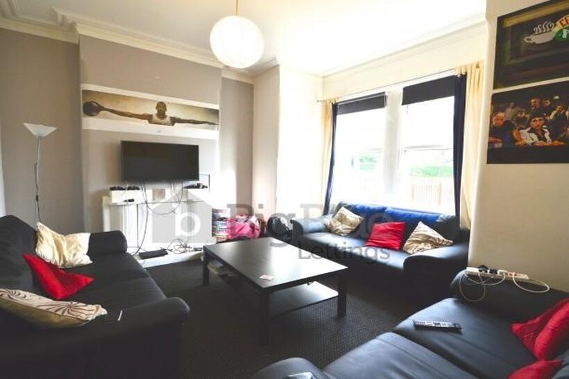 213 Belle Vue Road, Hyde Park, Leeds LS3 9 bed terraced house to rent - £5,070 pcm (£1,170 pw)