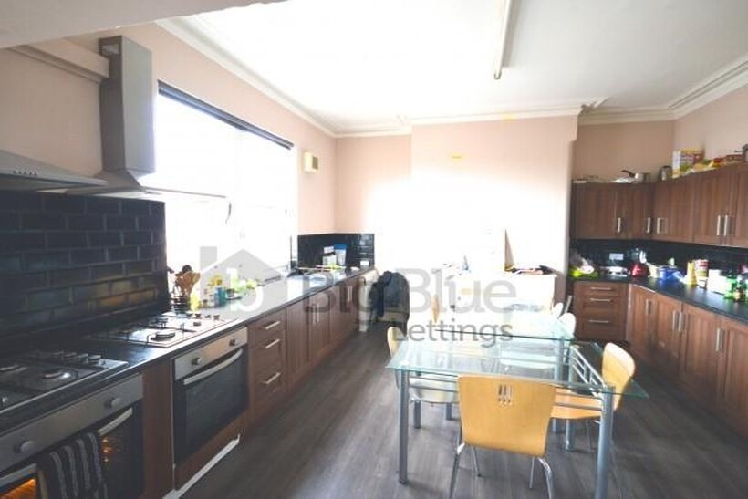 213 Belle Vue Road, Hyde Park, Leeds LS3 9 bed terraced house to rent - £5,070 pcm (£1,170 pw)