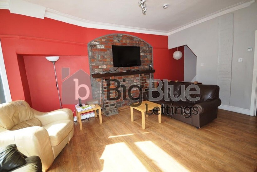 44 Manor Drive, Hyde Park, Leeds LS6 8 bed terraced house to rent - £4,680 pcm (£1,080 pw)