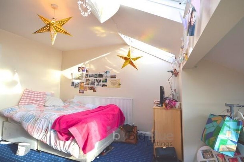 13 Regent Park Terrace, Hyde Park... 9 bed terraced house to rent - £5,070 pcm (£1,170 pw)