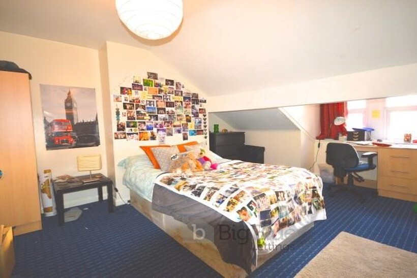 13 Regent Park Terrace, Hyde Park... 9 bed terraced house to rent - £5,070 pcm (£1,170 pw)