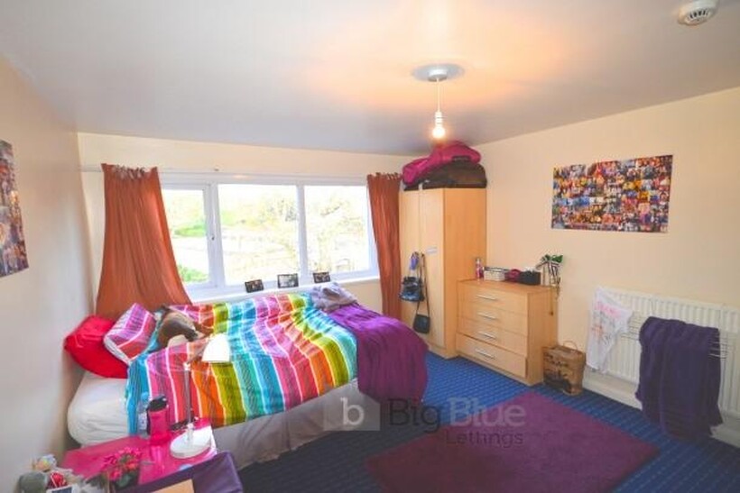 13 Regent Park Terrace, Hyde Park... 9 bed terraced house to rent - £5,070 pcm (£1,170 pw)