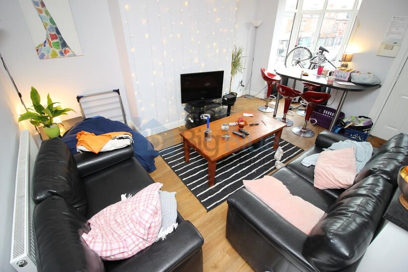 Wrangthorn Terrace, Hyde Park, Leeds LS6 5 bed terraced house to rent - £3,142 pcm (£725 pw)