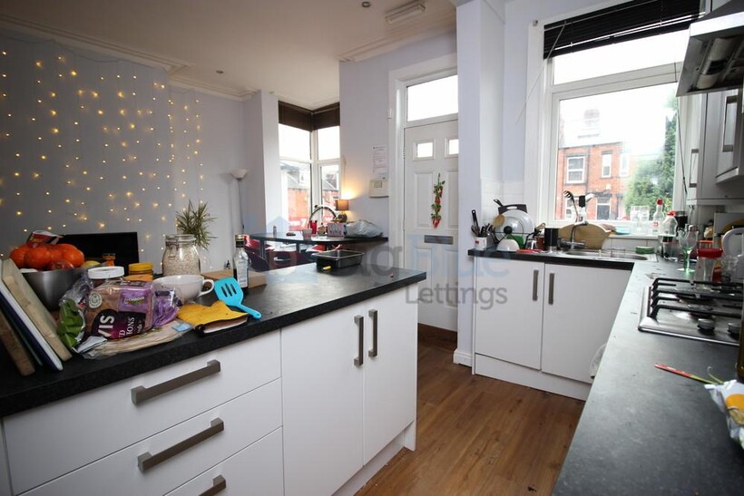 Wrangthorn Terrace, Hyde Park, Leeds LS6 5 bed terraced house to rent - £3,142 pcm (£725 pw)