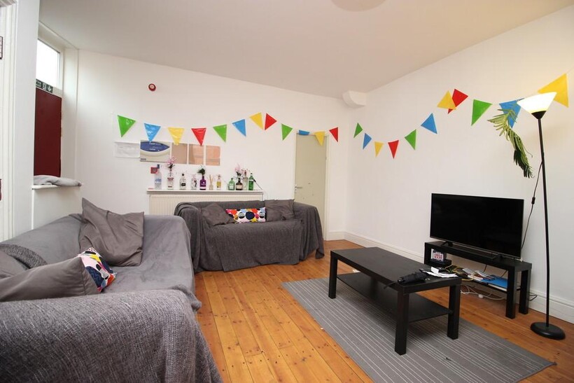 Burly Lodge Road, Hyde Park, Leeds LS6 5 bed terraced house to rent - £2,167 pcm (£500 pw)