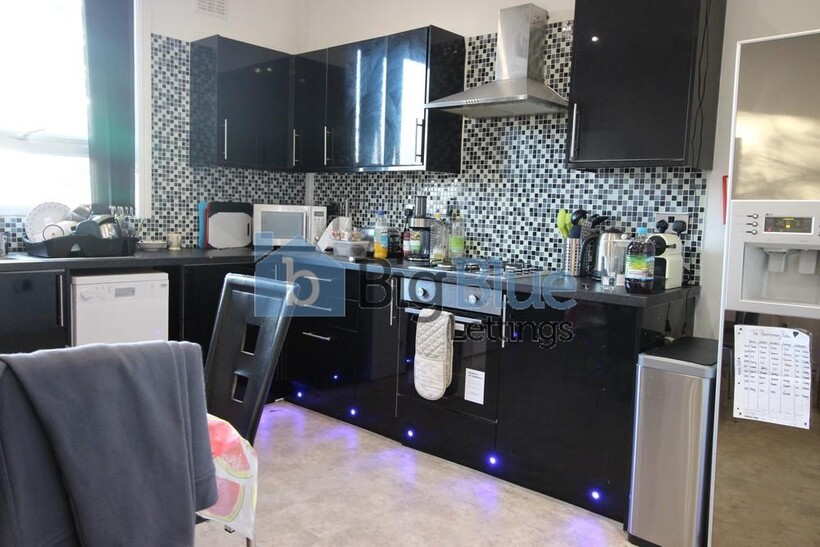 Cliff Mount Terrace, Woodhouse, Leeds... 5 bed terraced house to rent - £2,600 pcm (£600 pw)