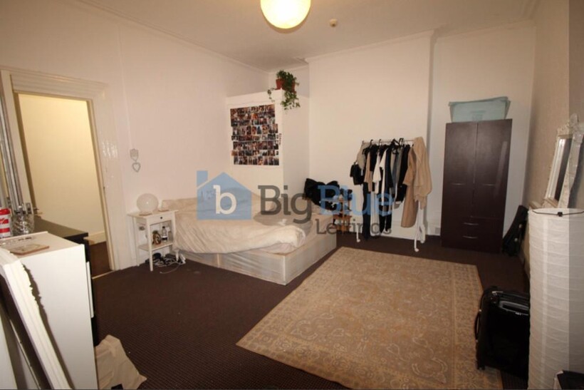 79a Cardigan Road, Hyde Park, Leeds LS6 3 bed flat to rent - £1,690 pcm (£390 pw)