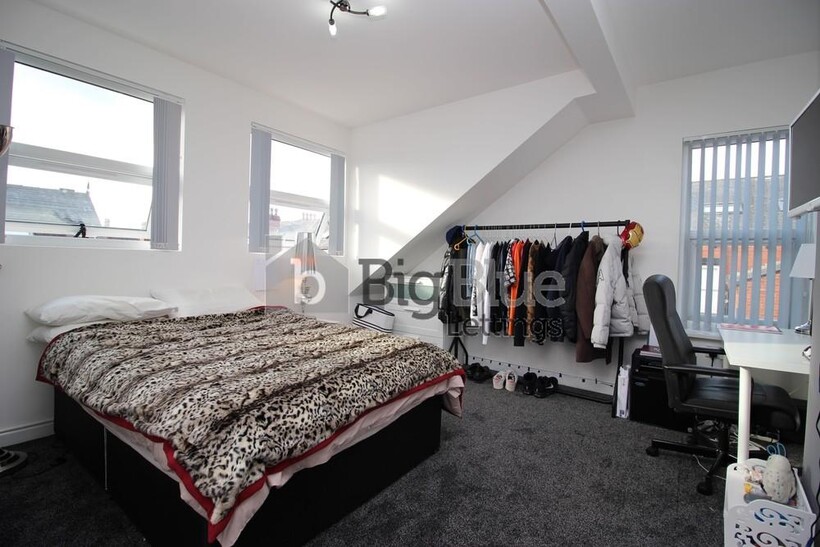 Elizabeth Street, Hyde Park, Leeds LS6 5 bed terraced house to rent - £2,600 pcm (£600 pw)