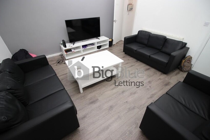 Elizabeth Street, Hyde Park, Leeds LS6 5 bed terraced house to rent - £3,077 pcm (£710 pw)