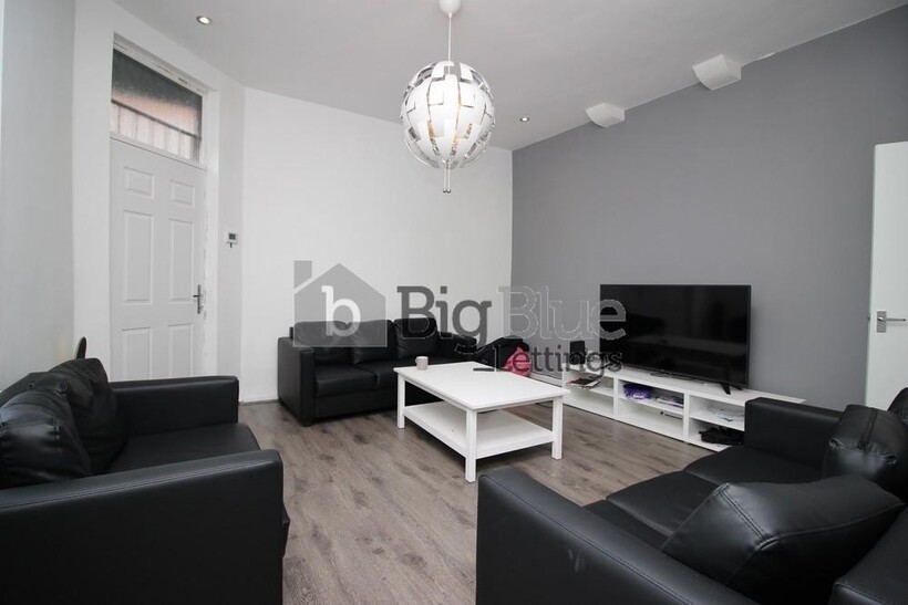 Elizabeth Street, Hyde Park, Leeds LS6 5 bed terraced house to rent - £3,077 pcm (£710 pw)