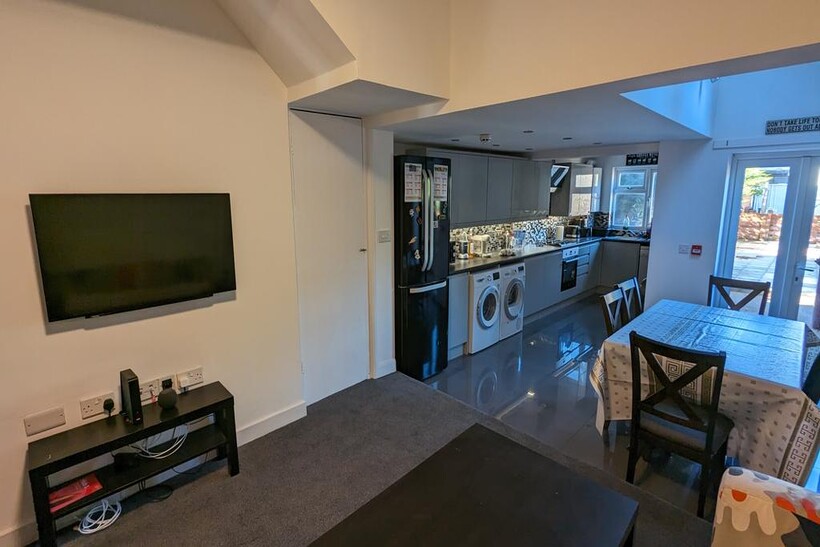Blenheim Road, Reading RG1 6 bed terraced house to rent - £4,350 pcm (£1,004 pw)