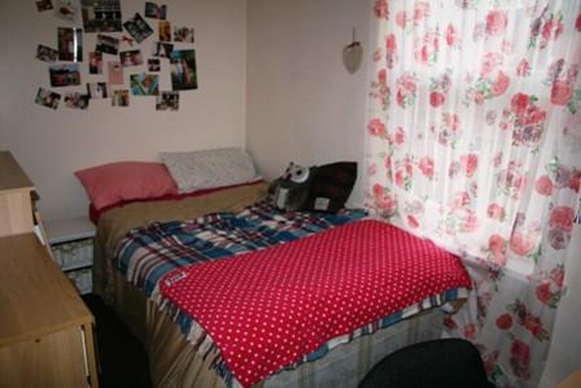 9 Beamsley Terrace, Hyde Park, Leeds LS6 6 bed terraced house to rent - £2,470 pcm (£570 pw)