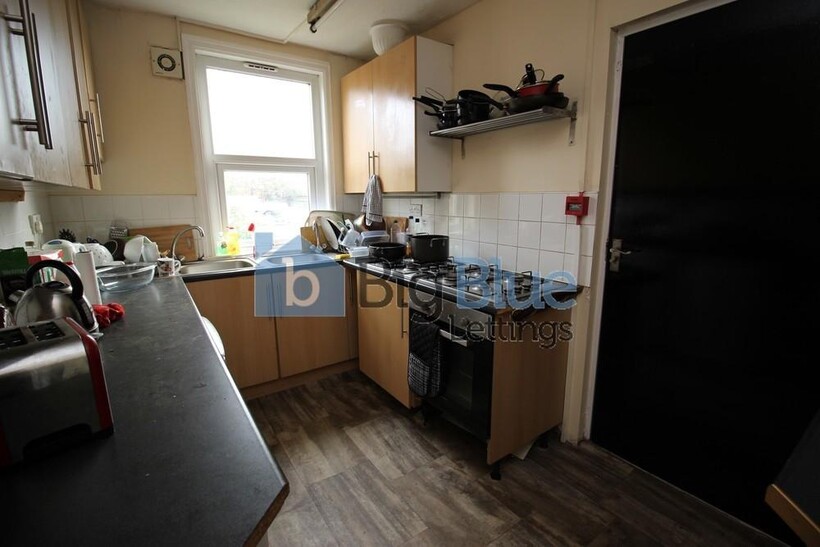 Chestnut Avenue, Hyde Park, Leeds LS6 7 bed property to rent - £4,186 pcm (£966 pw)