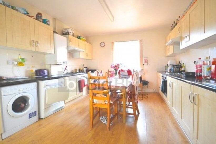 64 Cardigan Road, Headingley, Leeds LS6 9 bed terraced house to rent - £4,485 pcm (£1,035 pw)