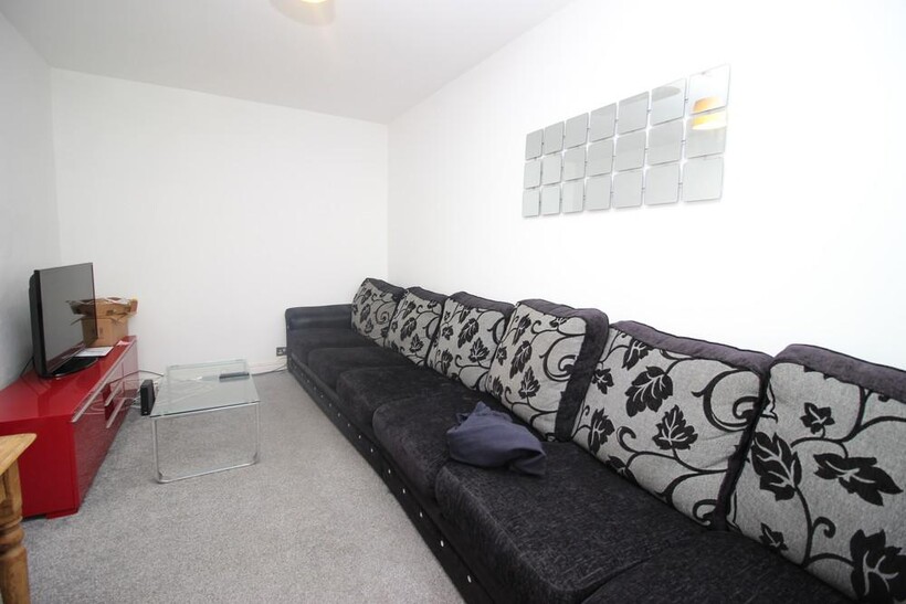 2 Park View Grove, Burley, Leeds LS4 5 bed property to rent - £2,167 pcm (£500 pw)