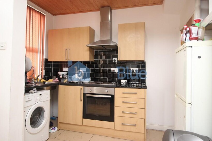 8 Graham Avenue, Burley, Leeds LS4 3 bed terraced house to rent - £1,430 pcm (£330 pw)