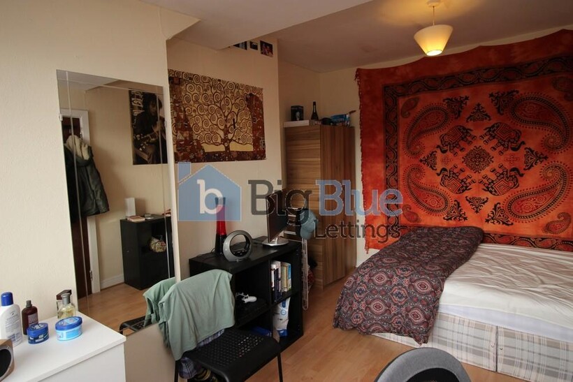 29 Chestnut Avenue, Hyde Park, Leeds LS6 7 bed terraced house to rent - £3,943 pcm (£910 pw)