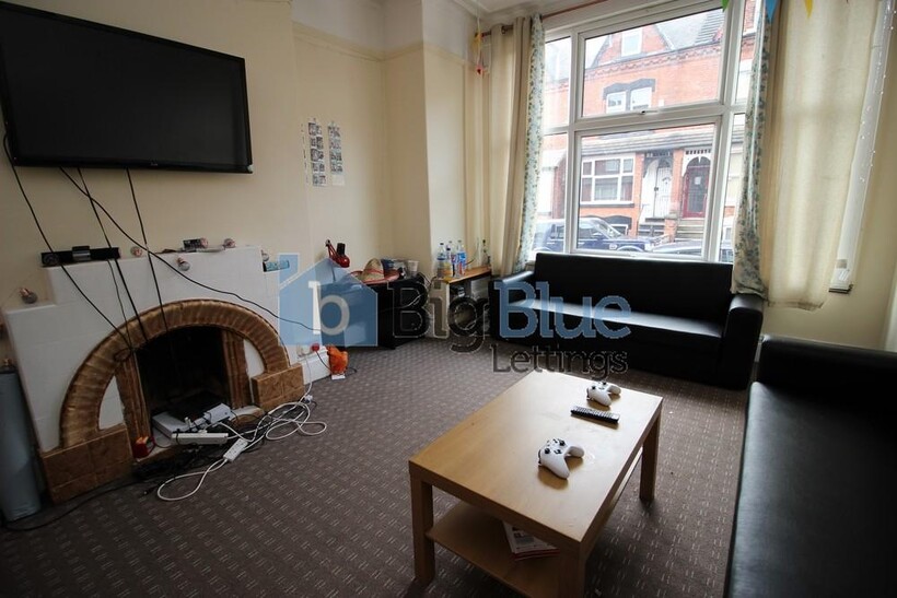 29 Chestnut Avenue, Hyde Park, Leeds LS6 7 bed terraced house to rent - £3,943 pcm (£910 pw)