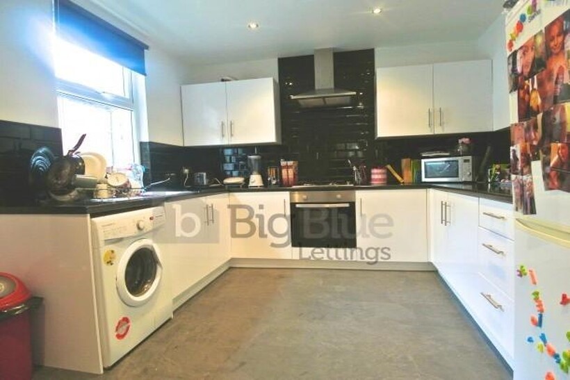 105 Victoria Road, Hyde Park, Leeds LS6 6 bed terraced house to rent - £3,380 pcm (£780 pw)