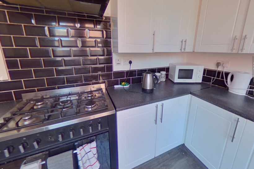 19 Raven Road, Hyde Park, Leeds LS6 6 bed terraced house to rent - £3,432 pcm (£792 pw)