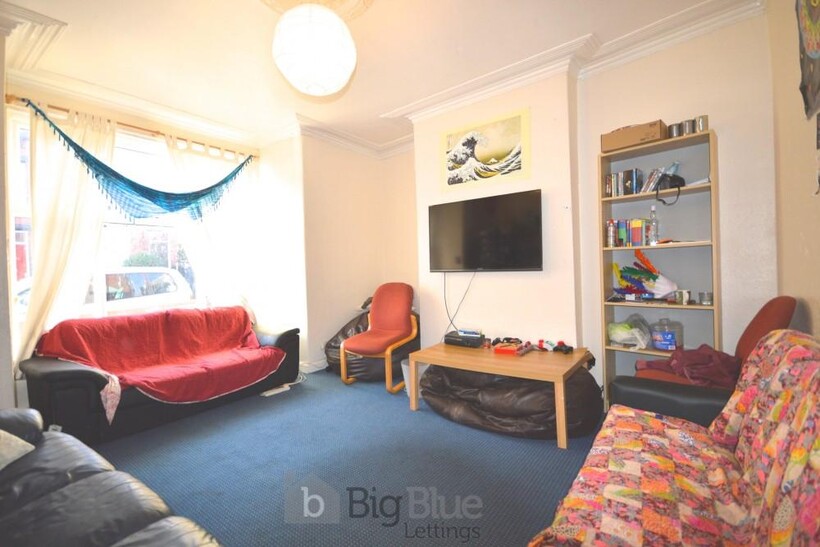 37 Chestnut Avenue, Hyde Park, Leeds LS6 7 bed terraced house to rent - £3,943 pcm (£910 pw)