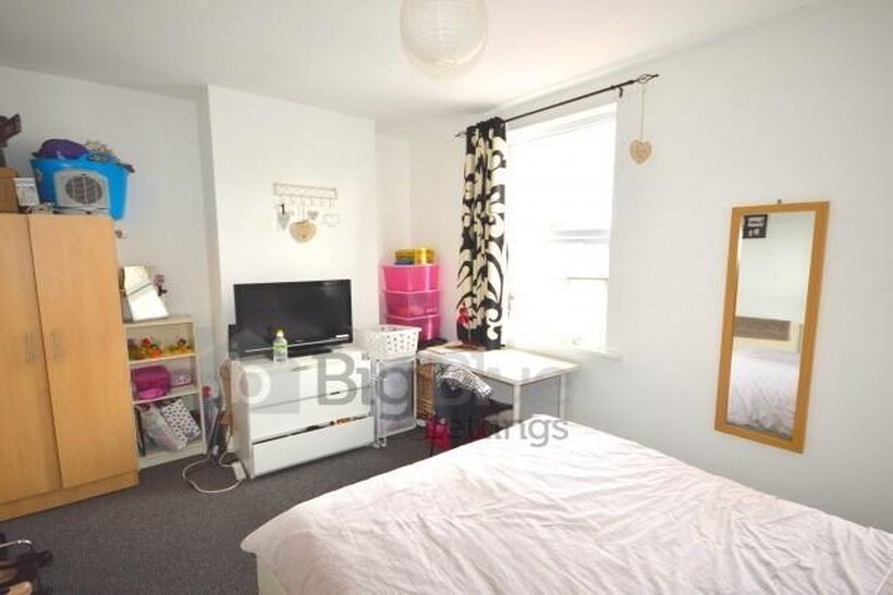 11 Norwood Terrace, Hyde Park, Leeds LS6 6 bed terraced house to rent - £3,510 pcm (£810 pw)