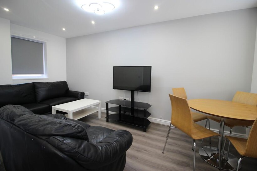 1 Howden Place, Hyde Park, Leeds LS6 3 bed terraced house to rent - £1,495 pcm (£345 pw)