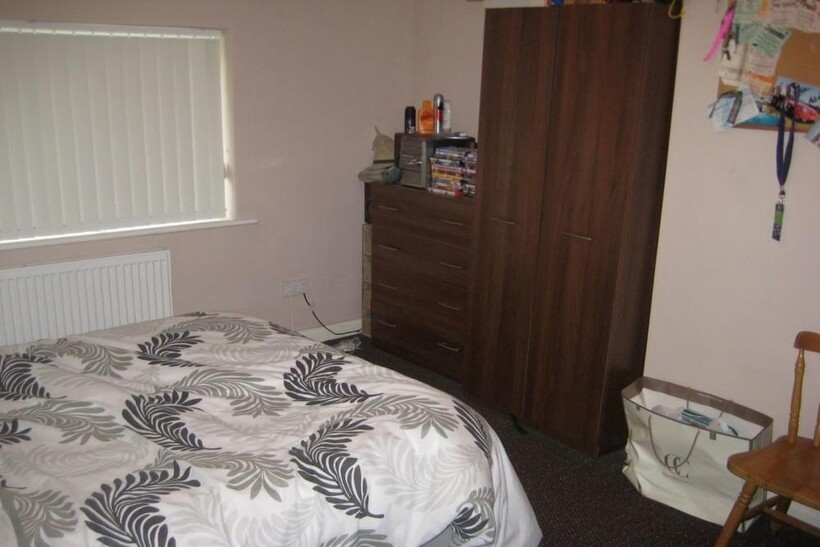 27 Mayville Road, Hyde Park, Leeds LS6 3 bed semi-detached house to rent - £1,625 pcm (£375 pw)